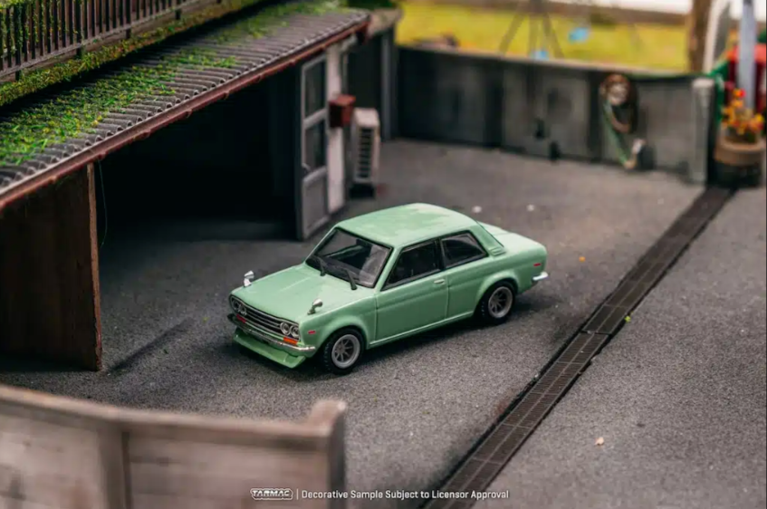TARMACWORKS T64R-052-GR 1/64 Datsun Bluebird 510 Light Green from