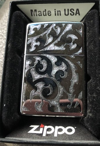 Accendino in filigrana Marlboro Zippo nuovo in scatola design lucido alto - Foto 2 di 6