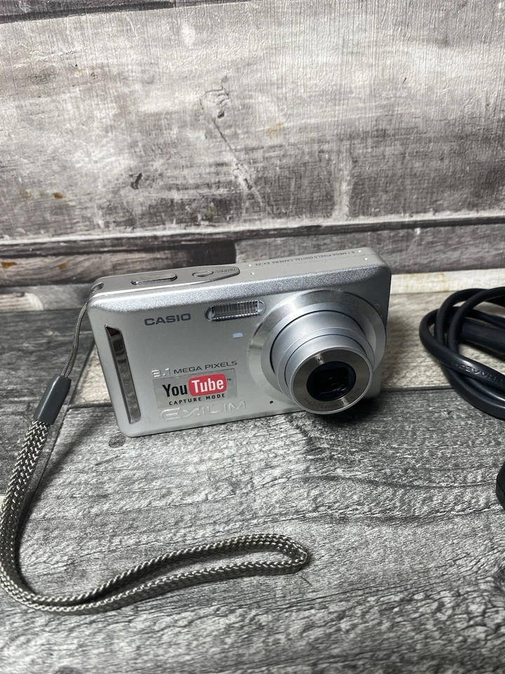 Casio EX-Z9 Exilim Vintage Digital Camera 8.1 Megapixel 3x Optical - Image 2 of 4