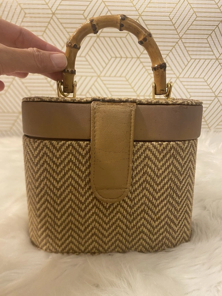 Vintage 1960’s Woven Raffia Straw Mini Purse Travel Case Bamboo Top Handle Read  - Image 3 of 4