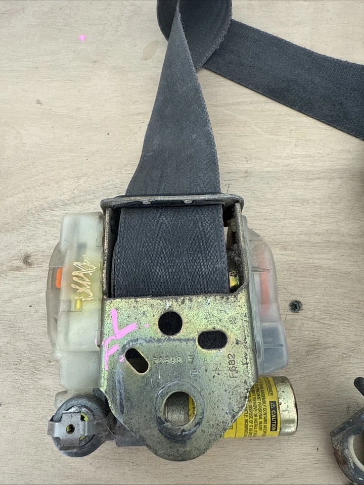 TOYOTA TUNDRA 2000-04 CINTURÓN DE SEGURIDAD RETRACTOR SRS CINTURÓN DE SEGURIDAD DELANTERO IZQUIERDO GRIS CLARO OEM Foto 2 de 4