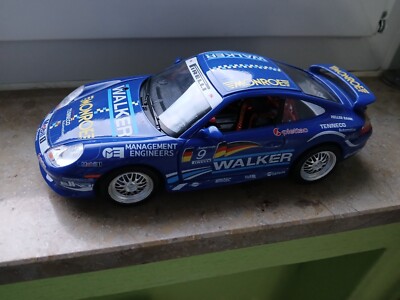 Porsche 911 Carrera 1/18 blau ist im Renndress Burago Limitierte Sonderausgabe 