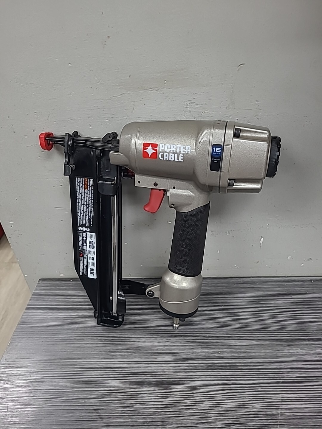 PORTER CABLE FN250SB Pneumatic 16Gauge 1 in. to 21/2 in. Finish