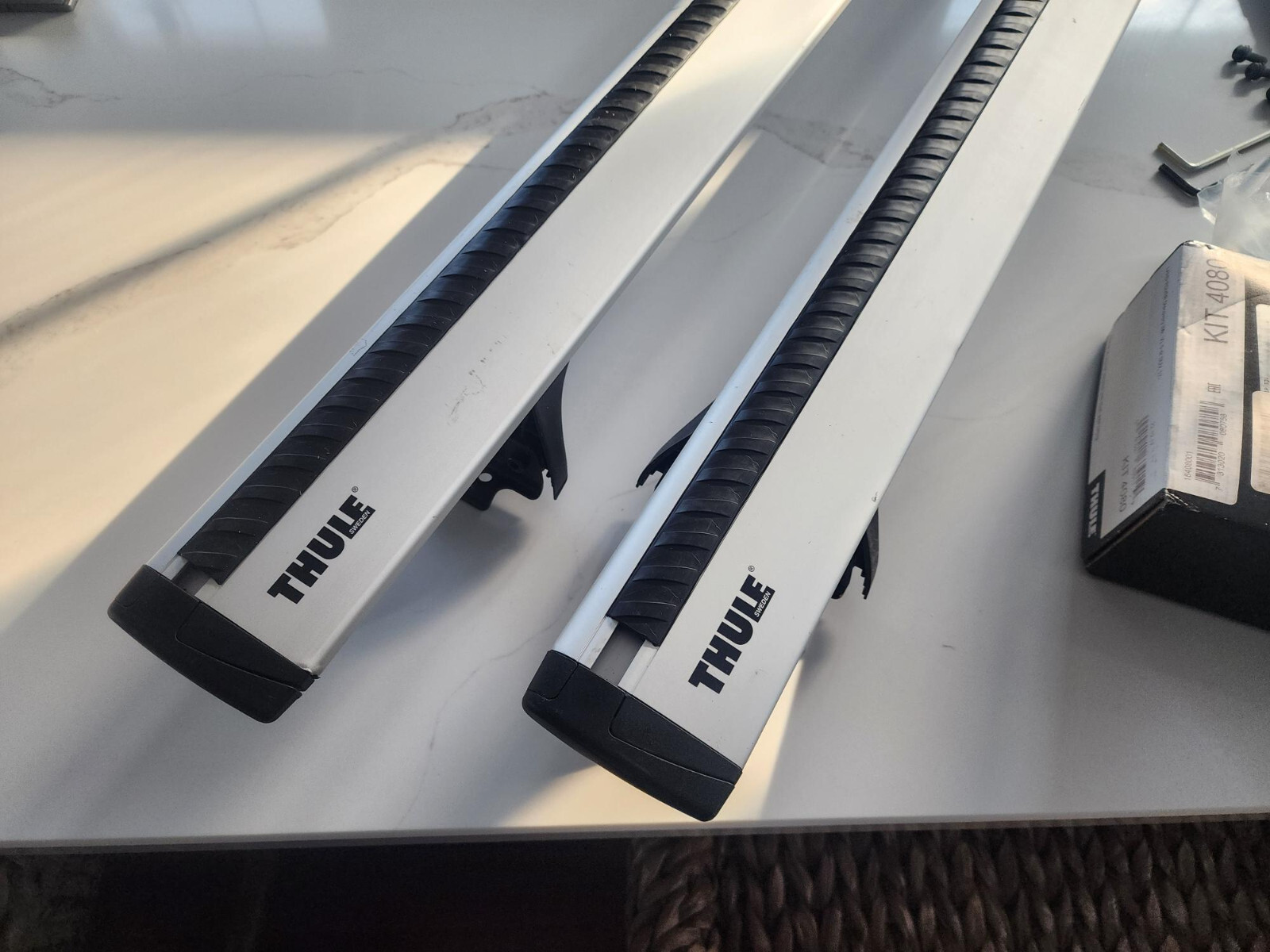 Thule ARB53 Aero Blade Roof Rack and Rapid Podium System Land Rover LR4