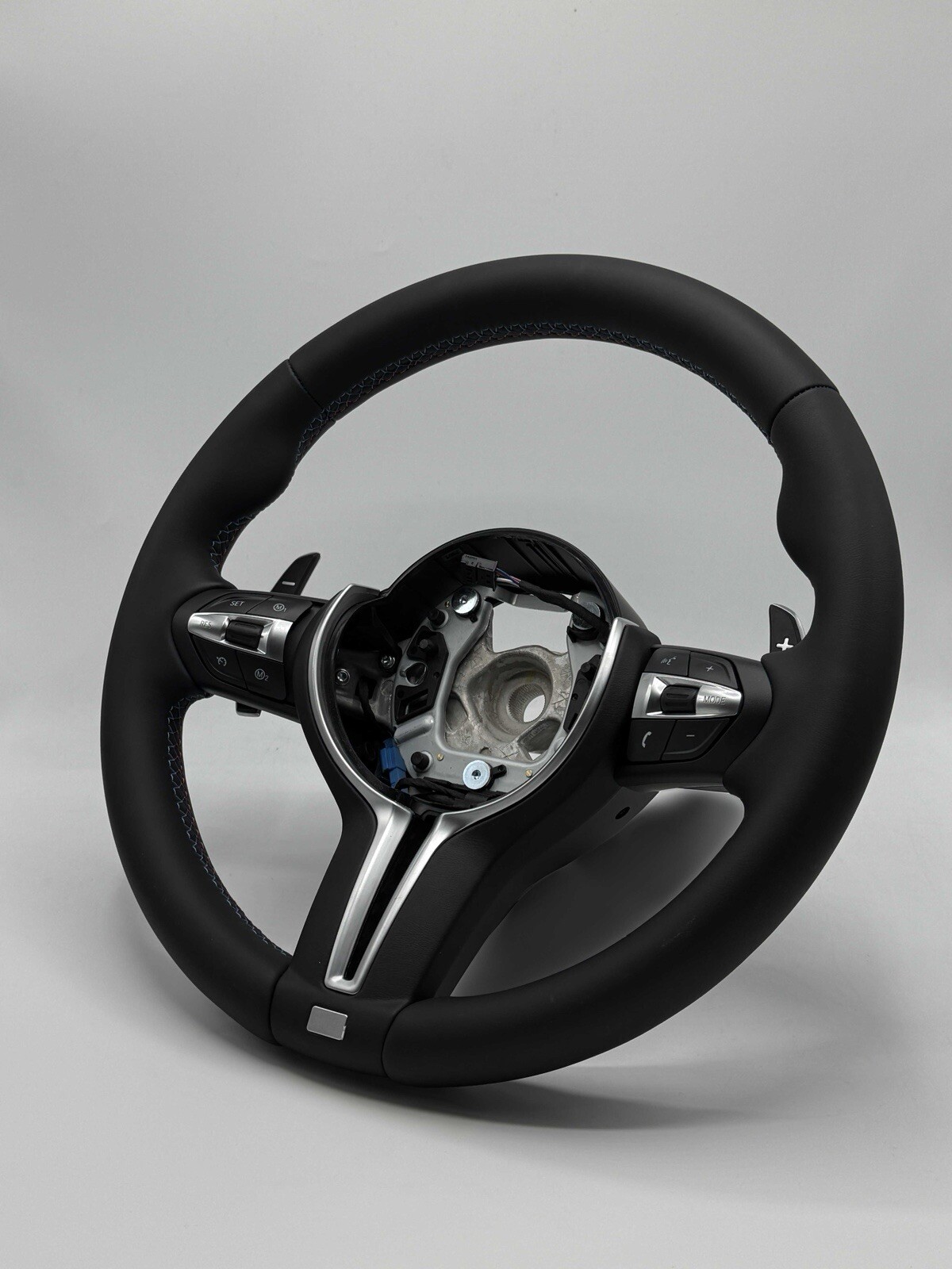 Volant BMW retrofit en cuir nappa noir pour serie 3 et serie 5 F30 F10