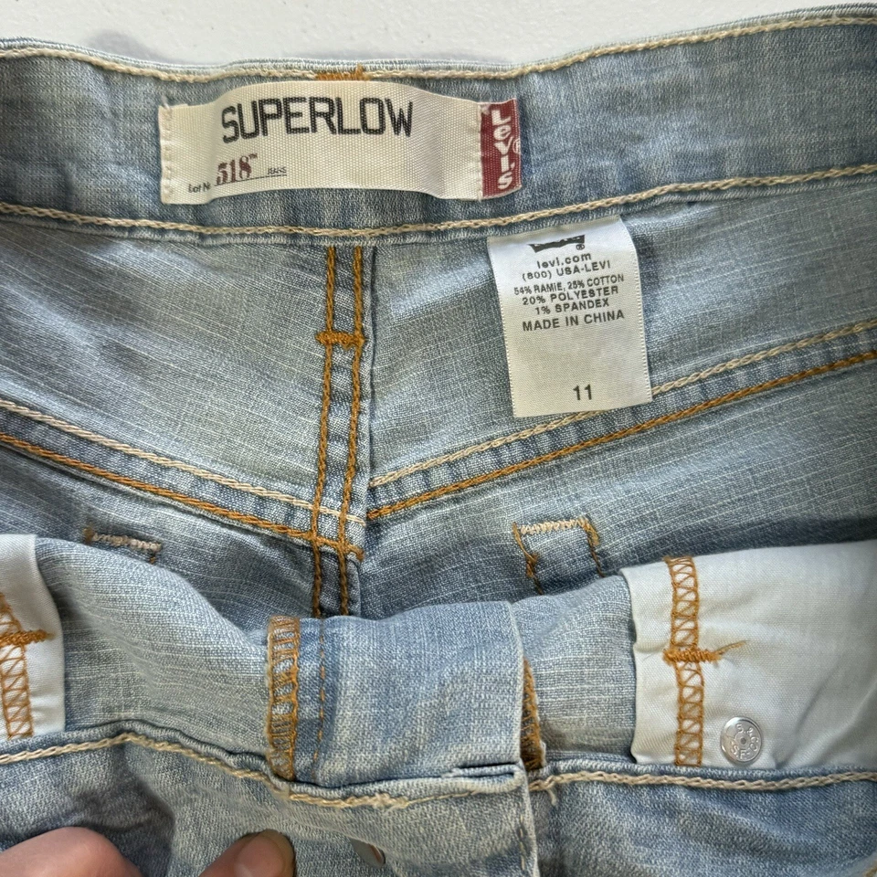Pantalones Cortos Levis Jean Para Mujer 11 JR Azul Rojo Etiqueta Superbajo Elastizado Denim Lavado Claro Foto 3 de 4