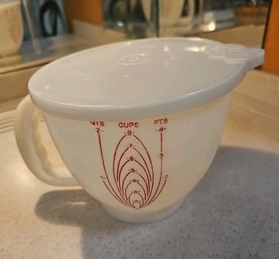 Vintage Tupperware Mix-N- Stor 8 Cup 2 Qt Measuring Bowl Pitcher with Lid