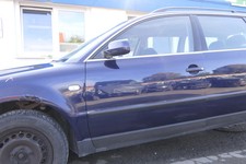 VW Passat 3B 3BG 3B6 Kombi + Limo Tür vorne links Fahrertür blau LB5N ohneAnbaut