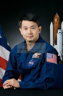 PAYLOAD SPECIALIST EUGENE TRINH NASA PORTRAIT 1991 4X6 POSTCARD PHOTO