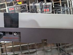 Nintendo NES Original Console Bundle &ndash; 2 Controllers + Mario/Duck Hunt