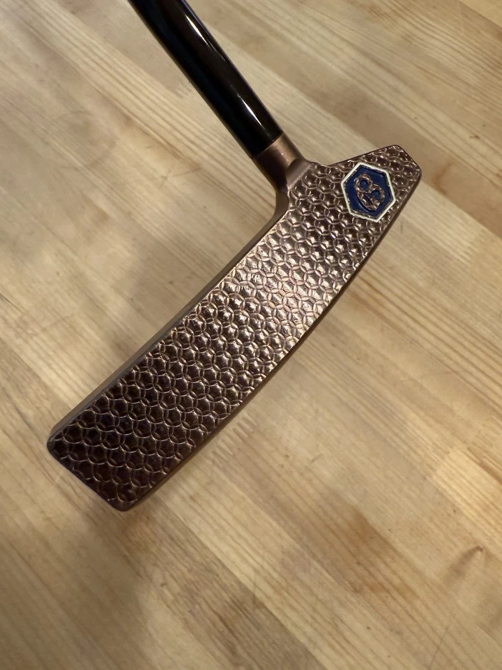 Putter Bettinardi Queen B 33.0 usado con eje de estabilidad Tour Foto 3 de 4