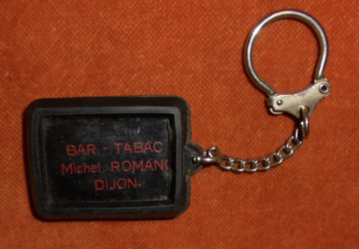 MICHEL ROMANO DIJON Tacot GOLD ST CHRISTOPHE TOBACCO BAR KEYCHAIN traveler pattern