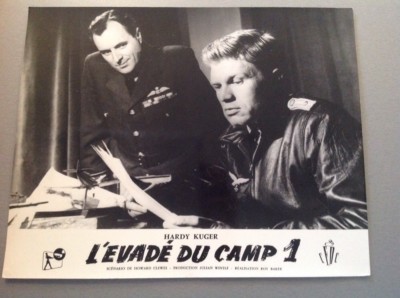 AUSBEUTUNGSFOTO (LOBBY CARD): DER ENTFLOHENE AUS LAGER 1 (Hardy KUGER)