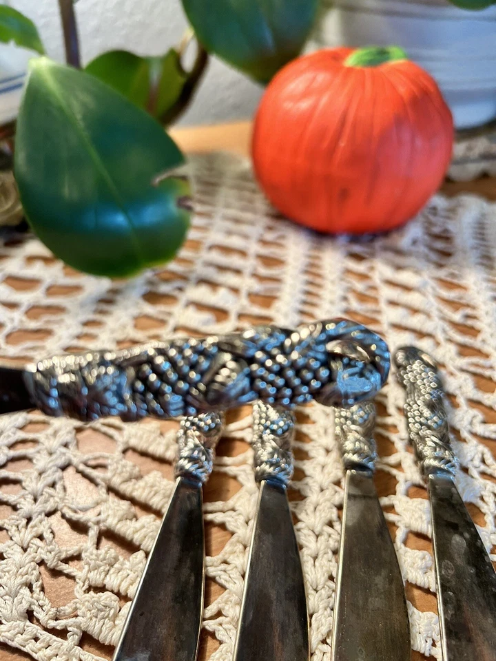 Cuchillos esparcidores de queso de plata Art Nouveau vintage con diseño de vid de uva Foto 4 de 4