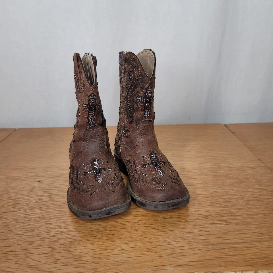 Botas de caubói ROPER infantil tamanho 6 marrom couro sintético enfeitadas com miçangas zíper lateral  - Imagem 2 de 4