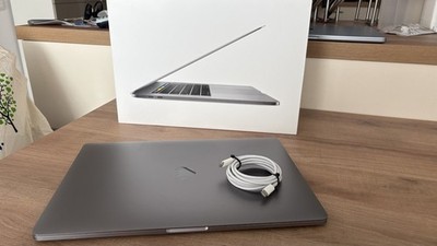 Apple MacBook Pro 15'' 2017 i7 2,8GHz 16GB RAM 512GB SSD Space Grau