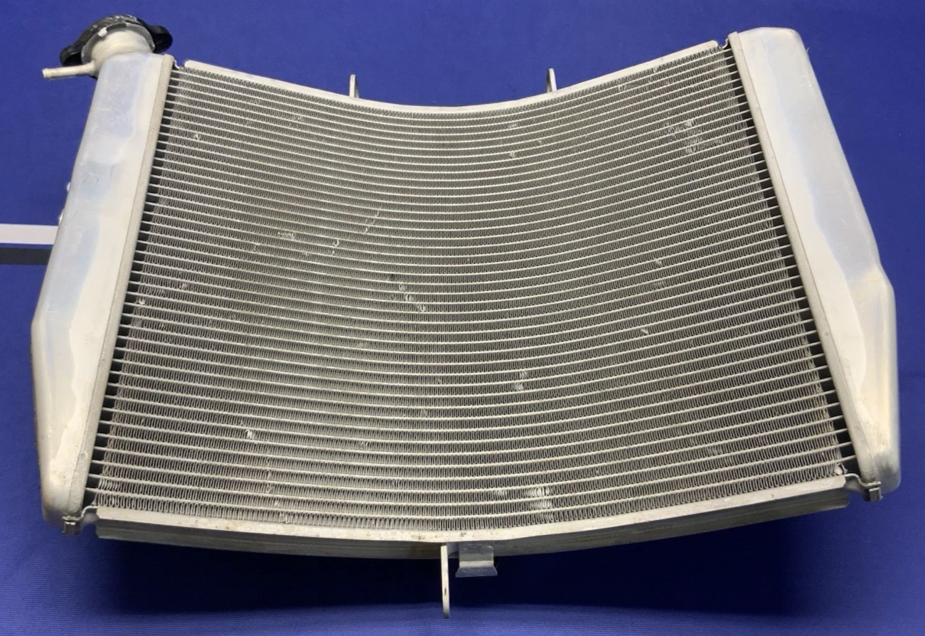 Kawasaki Radiator Assembly W/ Fan ZX-6R 2019-2022 OEM 39060-0708