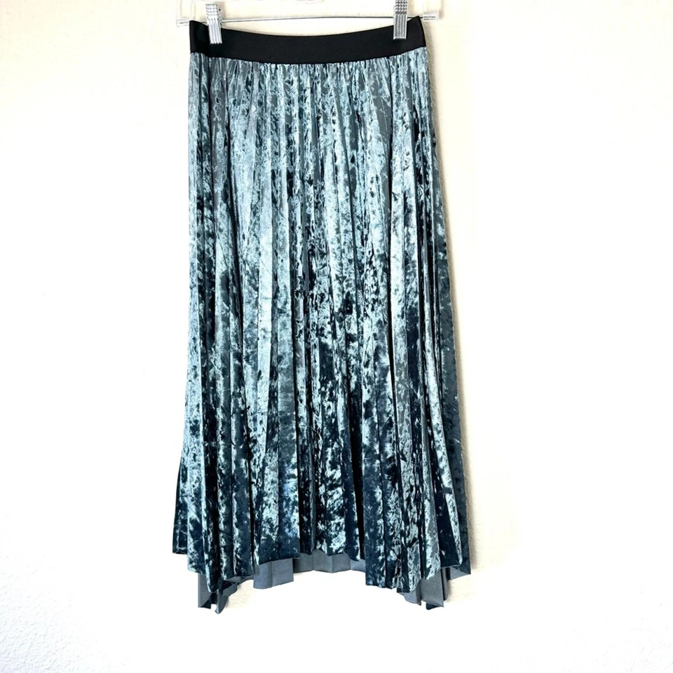 Falda midi plisada de terciopelo aplastado azul Max Studio talla pequeña Foto 2 de 4