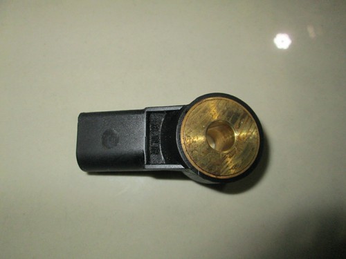 Genuine 2004 Volkswagen Golf MK4 2.0L 1999-2005 KNOCK SENSOR 030905377C (Audi) - Picture 2 of 10