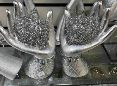 Silber Paar Herz in Händen funkelndes Ornament geschliffener Diamant schönes Display