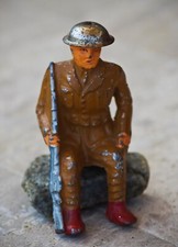 VINTAGE Barclay Cast Lead Soldier Seated Red Shoes B115 Made in USA 1937