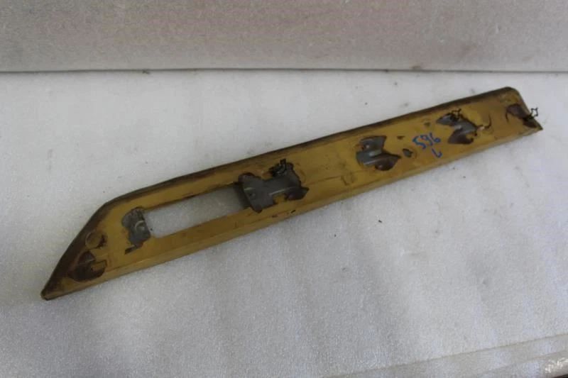 1974 1975 1976 LINCOLN CONTINENTAL MARK IV LEFT DOOR PANEL TRIM GARNISH YELLOW - Image 3 of 4