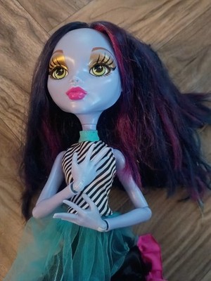 Monster High Doll 28'' Frightfully Tall Gore-Geous Ghoul