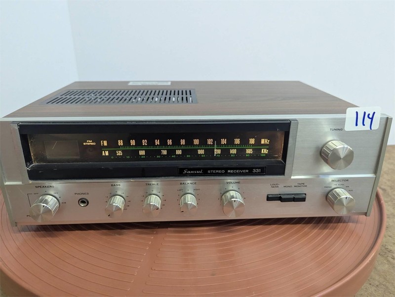 Sansui 331 Stereo Receiver  - Tuner AM/FM. Needs Fixed. *For Parts or Repair.