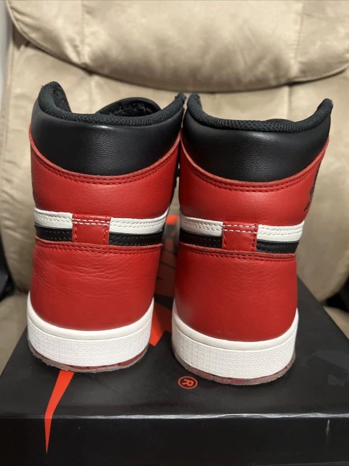 Air Jordan 1 Retro Puntera Alta OG Bred Talla 9M, Modelo 555088-610 Muy Limpio Foto 3 de 4