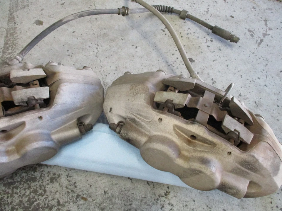12-16 BMW F30 OEM M Performance Front Left and Right Caliper Brakes Unpainted - Image 4 of 4