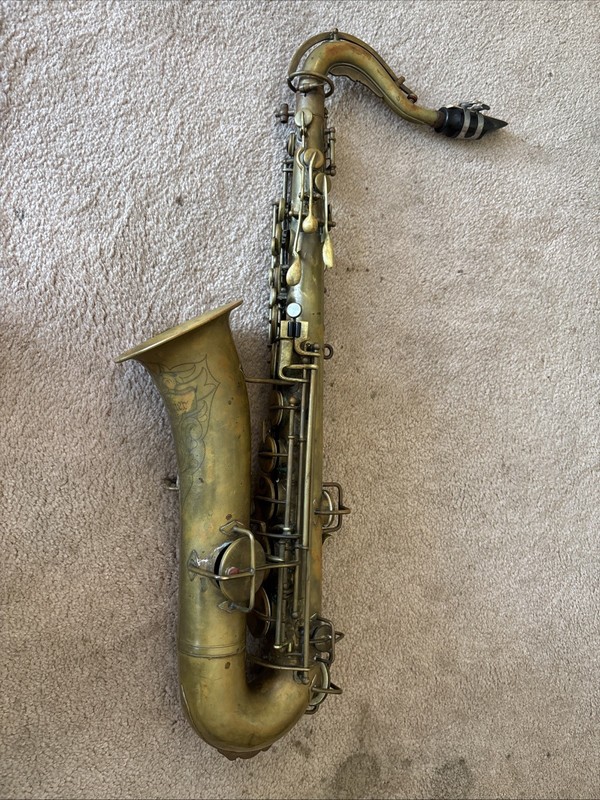 BUESCHER TRUE TONE PROFESSIONAL  SAXOPHONE - Elkhart IN