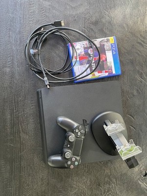 Sony PlayStation 4 Slim 500GB - Jet Black, mit Controller, Ladestand und FIFA 21