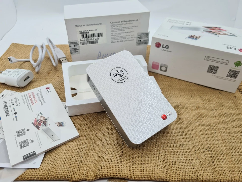 LG PD233 Pocket Photo Printer With Box Charger Manual without Paper  - Image 3 of 4