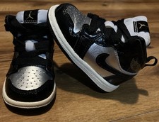 Jordan 1 Mid SE Toddler Shoe in the Black/Met...
