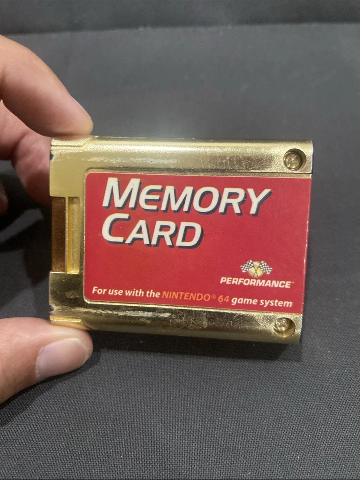 Tarjeta de memoria dorada Nintendo 64 N64 Toys R exclusiva de la tienda de EE. UU. Zelda retro PROBADA Foto 2 de 4