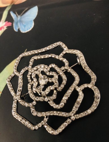 Spilla strass fiore camelia, 2"", Nuova senza etichette - Foto 5 di 12