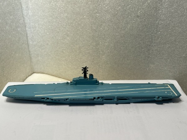 TRI-ANG MINIC -  PORTAVIONES HMS CENTAUR DE LA ROYAL NAVY - 1:1200 - METAL