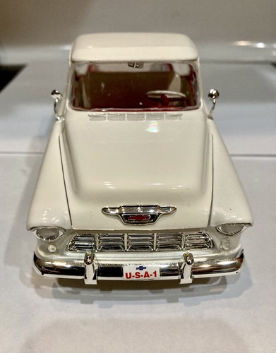 🏁 BUILT MODEL CAR White 1955 Chevy Cameo Pickup Truck 1:24 🏁 - Picture 4 of 8