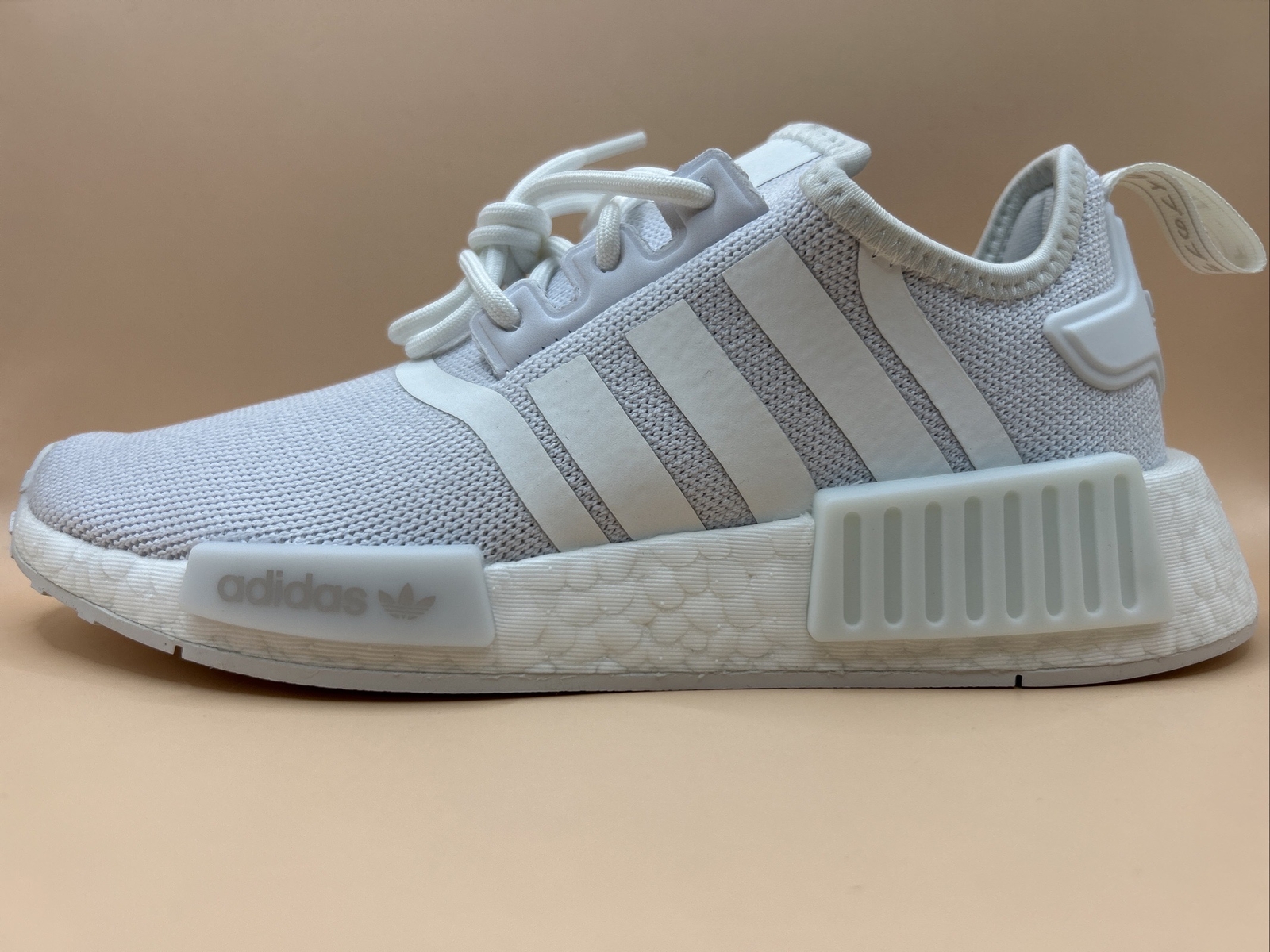 ADIDAS ORIGINALS NMD_R1 Junior Primeblue Size 4 White New In Box image 2