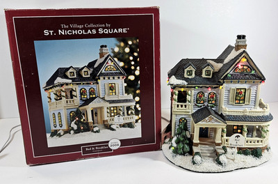 St. Nicholas Square Village Illuminated Bed & Breakfast With Box Lights Work