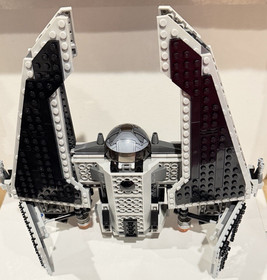 LEGO Star Wars 9500 Sith Fury-Class Interceptor- MISSING ONE MINI FIG w/manual