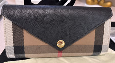 NWT Burberry Halton ladies wallet with dust bag FREE SHIPPING