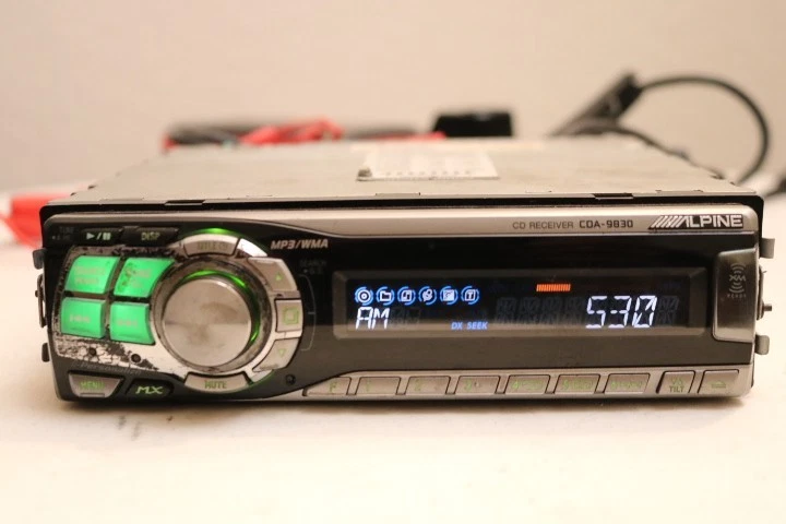 Receptor de CD Alpine CDA-9830 MP3/WMA Ai-NET SwingFace ecualizador de 4 bandas estéreo para automóvil Foto 2 de 4