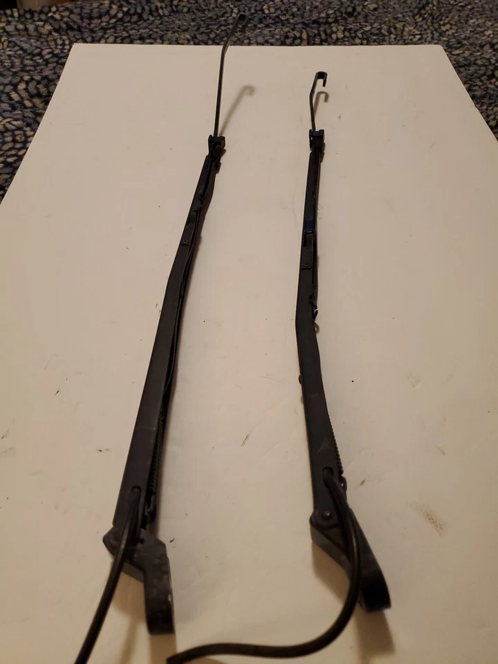 Pontiac Grand Prix 1997 2003 brazos limpiaparabrisas izquierdo y derecho OEM  Foto 2 de 4