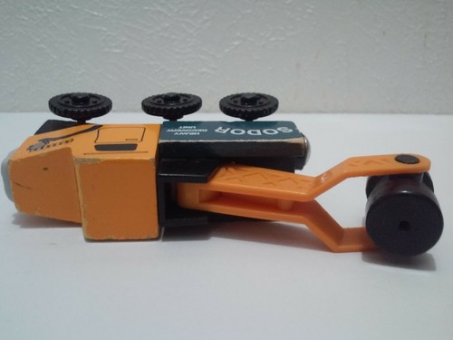 Thomas the Train Butch Wooden Railway Tank Engine Crane with Ballast & Bertie - Picture 5 of 12