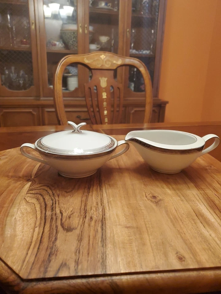 Juego de crema y azucarero Noritake Silvester 6340 con tapa Foto 3 de 4