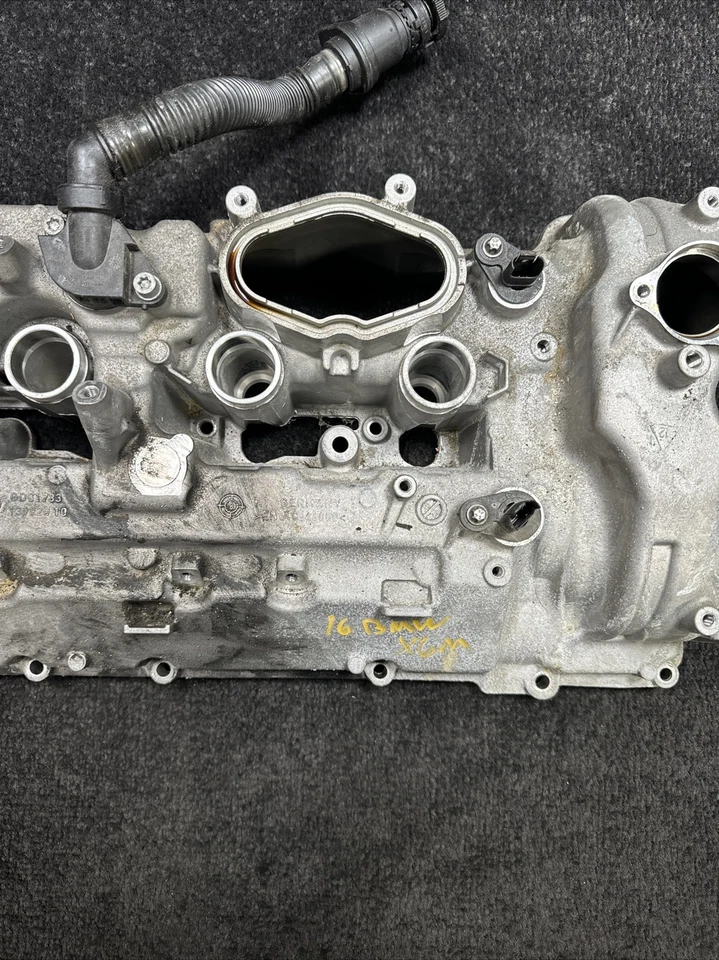 Tampa da válvula do motor do lado direito BMW X6M S63 2016 fabricante de equipamento original - Imagem 3 de 4