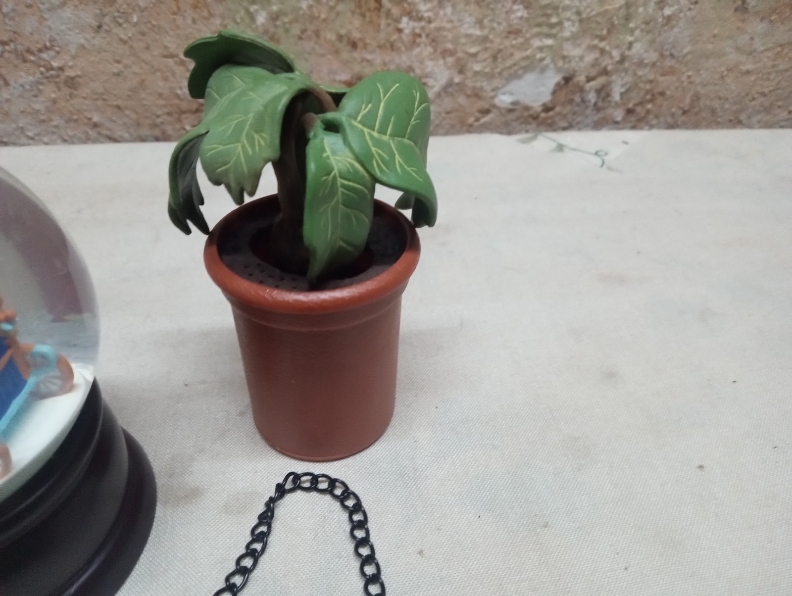 Harry Potter collectible lot, wizarding world trunk Snow globe, wall hangers ++