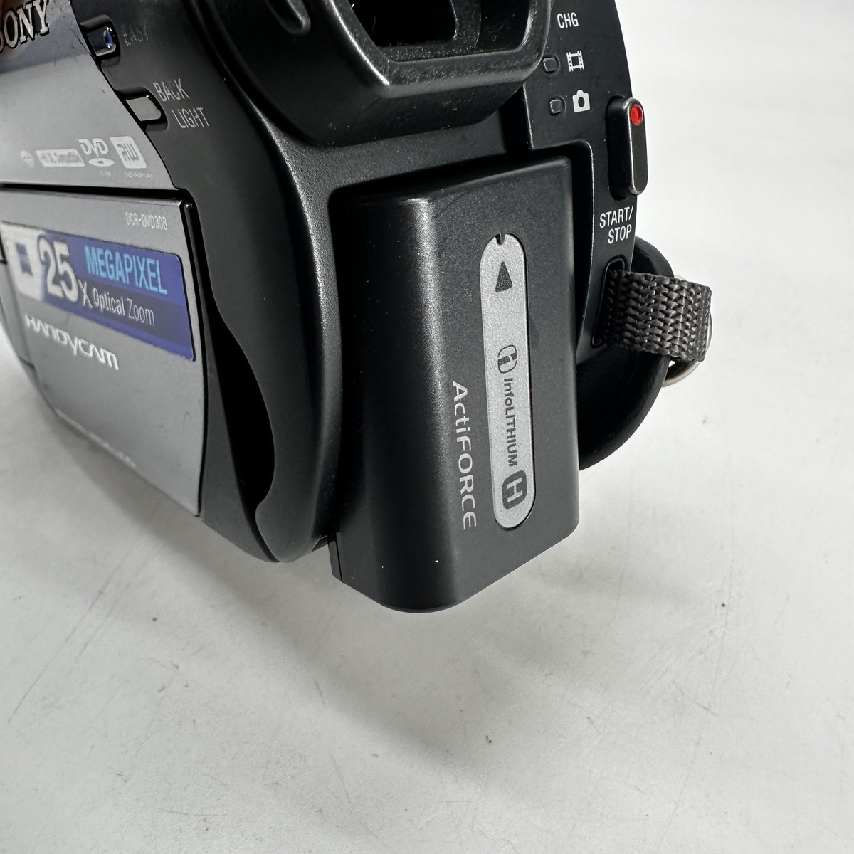 Sony Handycam DCR-DVD308 Camcorder 1MP 25x Zoom DVD Video
