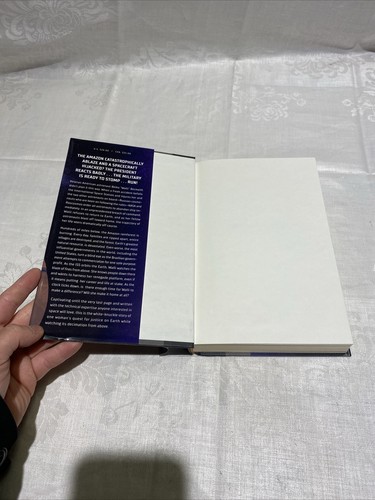 Holdout. Jeffrey Kluger. 1st Edition Hardcover Dutton 2021 - Picture 2 of 9